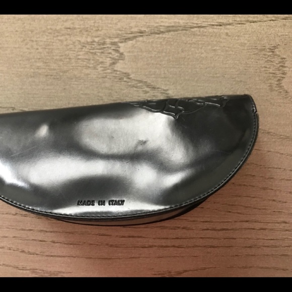 Authentic Versace Sunglasses Model 4085B - Picture 4 of 8